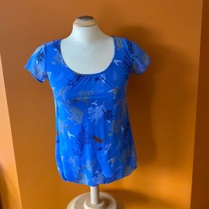 2/$25. Rickis periwinkle blue printed top with polyester lining in size XS.